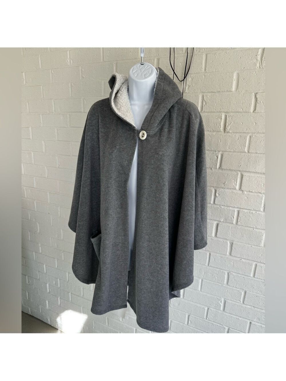 Dreams Co - Gray Robe/Poncho W/Sherpa-lined Hood W/Large 1-button closure size L